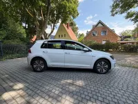 Gebraucht VW e-Golf 100 kW (136 PS) 2018 Weiß Kleinwagen