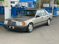 Gebraucht Mercedes E230 131 PS (96 kW) 1988 Gold Limousine