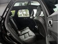 Neu Volvo XC60 Plus 455 PS (334 kW) 2025 Schwarz (onyx black / metallic) SUV
