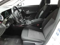 Gebraucht Mercedes CLA200 150 PS (110 kW) 2021 Polarweiß Kombi