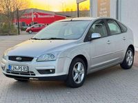 Gebraucht Ford Focus Ghia 125 PS (91 kW) 2007 Silber Limousine