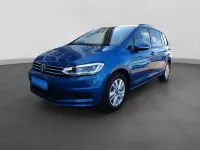 Gebraucht VW Touran Comfortline 122 PS (89 kW) 2023 Blau Van / Kleinbus