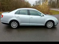 Używany VW Jetta 101 KM (74 kW) 2005 Srebrny Sedan/Limuzyna