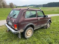 Gebraucht Lada Taiga 83 PS (61 kW) 2015 Rot SUV