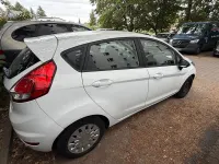 Gebraucht Ford Fiesta 95 PS (69 kW) 2015 Weiß Kleinwagen