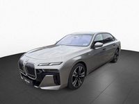 Gebraucht BMW 740 M Sport 299 PS (219 kW) 2025 Oxidgrau (grau) Limousine