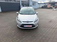 Gebraucht Ford Fiesta Ambiente 60 PS (44 kW) 2010 Silber Kleinwagen