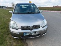 Gebraucht Toyota Yaris 65 PS (47 kW) 2003 Silber Kleinwagen