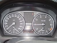 Gebraucht BMW 318 Exclusive 194 PS (142 kW) 2011 Schwarz metallic Limousine