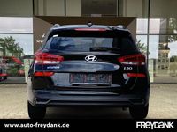 Gebraucht Hyundai i30 Advantage 101 PS (74 kW) 2025 Abyss black / mic Kombi