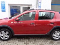 Gebraucht Dacia Sandero Prestige 90 PS (66 kW) 2016 Rot Limousine