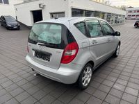 Gebraucht Mercedes A180 109 PS (80 kW) 2011 Silber Limousine