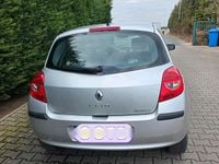 Gebraucht Renault Clio III 88 PS (64 kW) 2006 Silber Limousine
