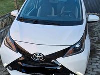 Gebraucht Toyota Aygo Play 69 PS (50 kW) 2014 Weiß Kleinwagen