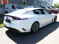 Gebraucht Kia Stinger GT-Line 200 PS (147 kW) 2018 Snow white pearl snow white pearl Kleinwagen