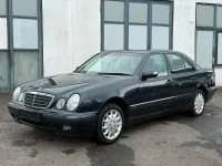 Gebraucht Mercedes E220 143 PS (105 kW) 1999 Schwarz Limousine