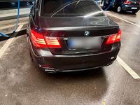Gebraucht BMW 740 303 PS (222 kW) 2010 Grau Limousine