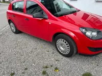 Usata Opel Astra 90 CV (66 kW) 2009 Rosso Berlina