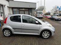Gebraucht Peugeot 107 68 PS (50 kW) 2010 Silber Kleinwagen