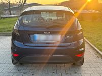 Gebraucht Ford Fiesta 70 PS (51 kW) 2011 Blau Kleinwagen