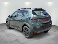 Neu Dacia Sandero Stepway 122 PS (89 kW) 2026 Grün Limousine