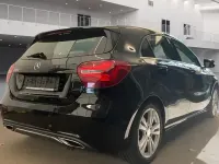 Gebraucht Mercedes A180 122 PS (89 kW) 2016 Schwarz Kleinwagen