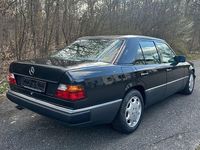 Gebraucht Mercedes E400 279 PS (205 kW) 1993 Schwarz Limousine