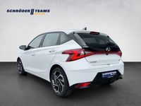 Gebraucht Hyundai i20 Intro Edition 101 PS (74 kW) 2022 Polar white Limousine