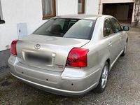 Gebraucht Toyota Avensis 163 PS (119 kW) 2004 Silber Limousine