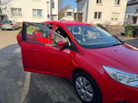 Gebraucht Ford Focus 100 PS (73 kW) 2013 Rot Kleinwagen