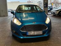 Gebraucht Ford Fiesta 95 PS (69 kW) 2014 Blau Kleinwagen