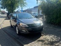 Gebraucht Opel Astra Edition 125 PS (91 kW) 2011 Grau Kombi