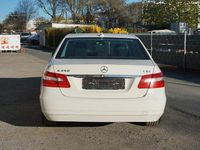 Gebraucht Mercedes E200 136 PS (100 kW) 2011 Weiß Limousine