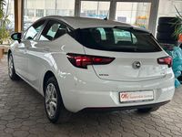 Gebraucht Opel Astra Edition 110 PS (80 kW) 2018 Weiß Limousine