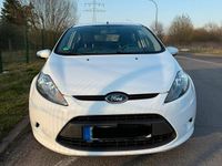Gebraucht Ford Fiesta 82 PS (60 kW) 2011 Weiß Kleinwagen