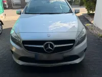 Gebraucht Mercedes A180 122 PS (89 kW) 2015 Silber Kleinwagen