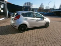 Używany Ford Fiesta Trend 60 KM (44 kW) 2012 Srebrny Sedan/Limuzyna
