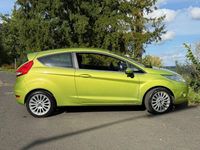 Gebraucht Ford Fiesta Titanium 97 PS (71 kW) 2010 Grün Kleinwagen