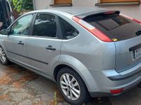 Gebraucht Ford Focus Trend 101 PS (74 kW) 2005 Silber Limousine