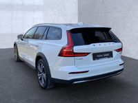 Gebraucht Volvo V60 Plus 197 PS (144 kW) 2024 Crystal white (metallic) Kombi