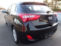 Gebraucht Hyundai i30 Classic 99 PS (72 kW) 2014 Schwarz Limousine