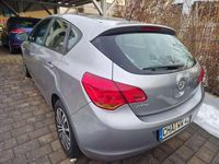 Gebraucht Opel Astra Edition 116 PS (85 kW) 2011 Silbersee/perl silber (m2) Kleinwagen