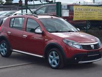 Gebraucht Dacia Sandero Stepway 84 PS (61 kW) 2012 Rot SUV