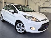 Gebraucht Ford Fiesta Trend 82 PS (60 kW) 2011 Weiß Kleinwagen