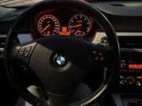 Gebraucht BMW 320 170 PS (125 kW) 2011 Schwarz Kombi