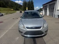 Gebraucht Ford Focus Ghia 145 PS (106 kW) 2009 Silber Limousine
