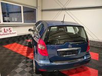 Gebraucht Mercedes A160 95 PS (69 kW) 2011 Blau Limousine