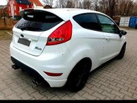 Gebraucht Ford Fiesta 82 PS (60 kW) 2009 Weiß Kleinwagen