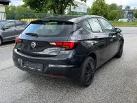 Gebraucht Opel Astra Selection 101 PS (74 kW) 2016 Schwarz Limousine