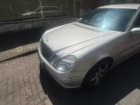 Usado Mercedes E220 Avantgarde 150 CV (110 kW) 2004 Plateado Familiar